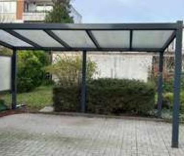 Charmante 2 Zimmer Altbauwohnung mit EBK, Terasse und Garten - Photo 1