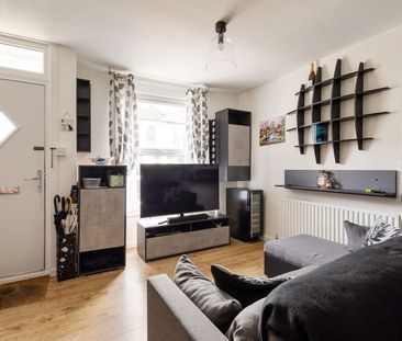 2 Bed Terraced House, Collingwood Road, N15 - Photo 1