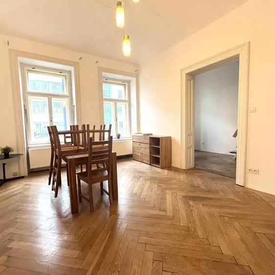 Světlý, nově vymalovaný částečně zařízený byt 3+1 o velikosti 74 m - Fotografie 1