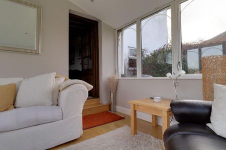 4 bedroom detached house to rent - Photo 2