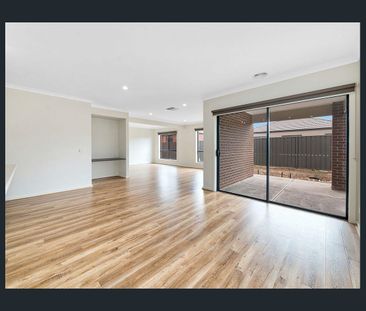 Comfort, Space & Convenience in Edgebrook Estate, Clyde! - Photo 2