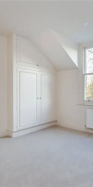 2 bedroom flat in London - Photo 2