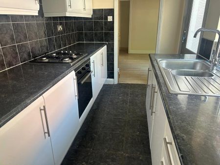 2 bedroom end of terrace house to rent - Photo 5