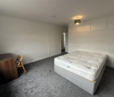 3 bedroom apartment to rent - Photo 5