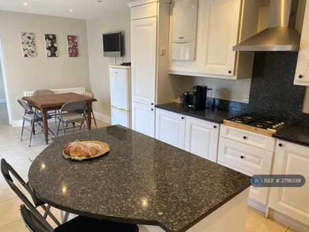 1 bedroom in a house share to rent - Photo 3