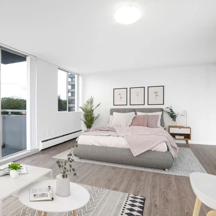 Hollyburn Court — Studio - Photo 1