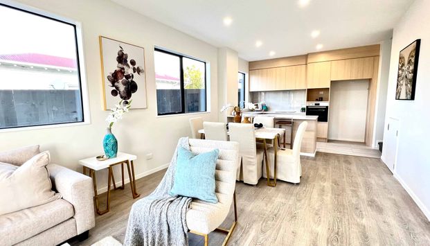 2 bedroom plus study in Massey - Photo 1