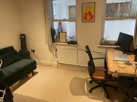 2 Bed Flat, Deronda Road, SE24 - Photo 2