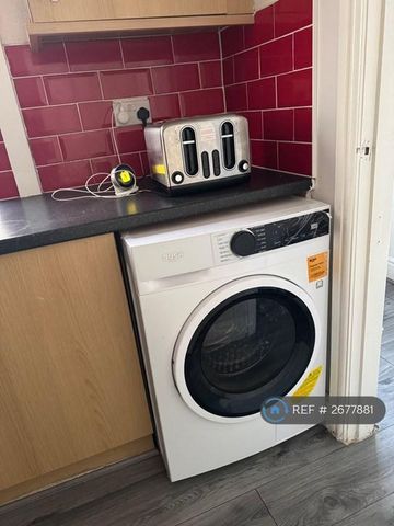 1 bedroom in a house share to rent - Photo 4