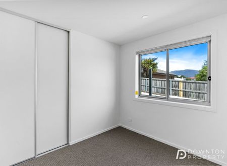 2/107 bass st, warrane tas 7018 - Photo 4