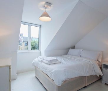 3 bedroom House To Let - Photo 3