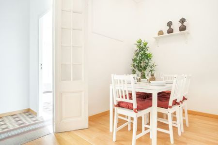 Carrer del Rosselló, Barcelona, Catalonia 08008 - Photo 5