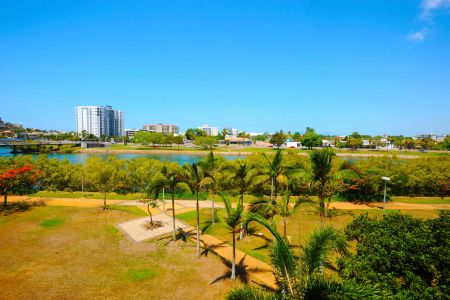 Unit 42/11-17 Stanley Street, Townsville City. - Photo 2