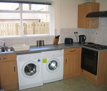 5 bed house close to New College - good bus links to central Durham - Photo 4