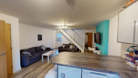 4 bedroom terraced house to rent - Photo 2