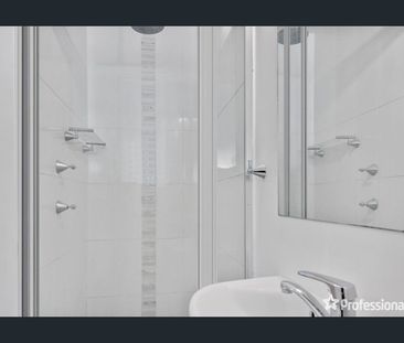 Executive style home - Photo 6