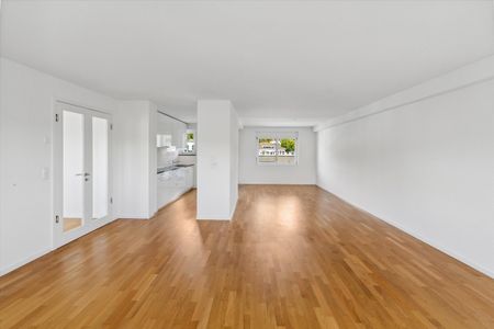 "Spacious attic apartment in Seefeld with direct location at Zurich Stadelhofen" - Photo 2