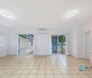 Spacious 4-Bed Family Home in a Quiet and Convenient Location - Photo 4