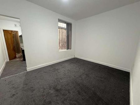 Winter Hey Lane, Horwich, BL6 - Photo 3