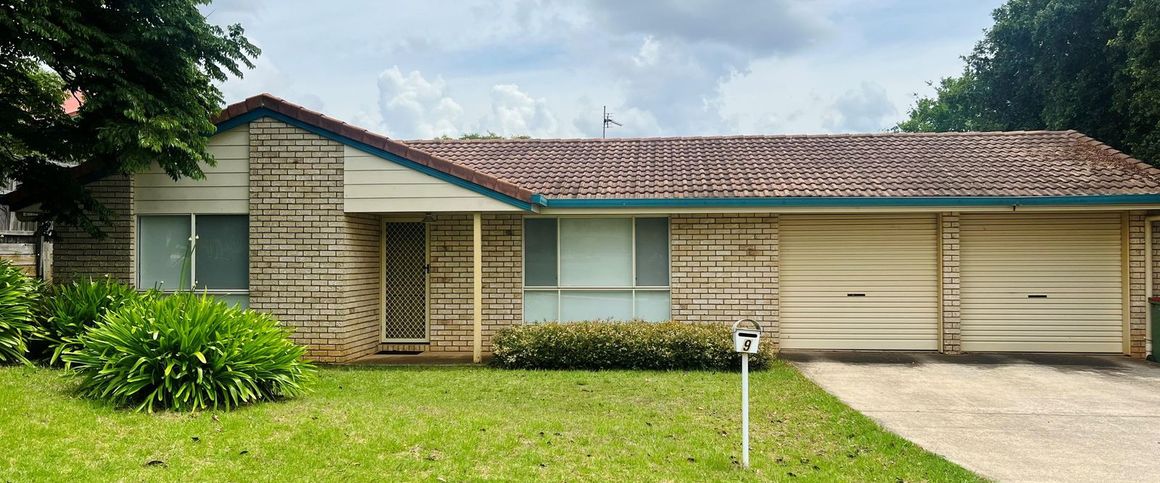 Well Presented and only 10 minutes from the center of town! - Photo 1