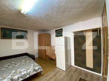 Garsoniera de 30 mp, la curte, loc de parcare, zona Junior - Photo 2