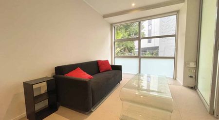 Modern, Fully Furnished One-Bedroom Apartment – Eclipse Apartments - Photo 2