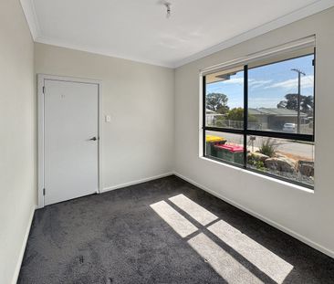 Modern 3-Bedroom Home in Ingle Farm! - Photo 4