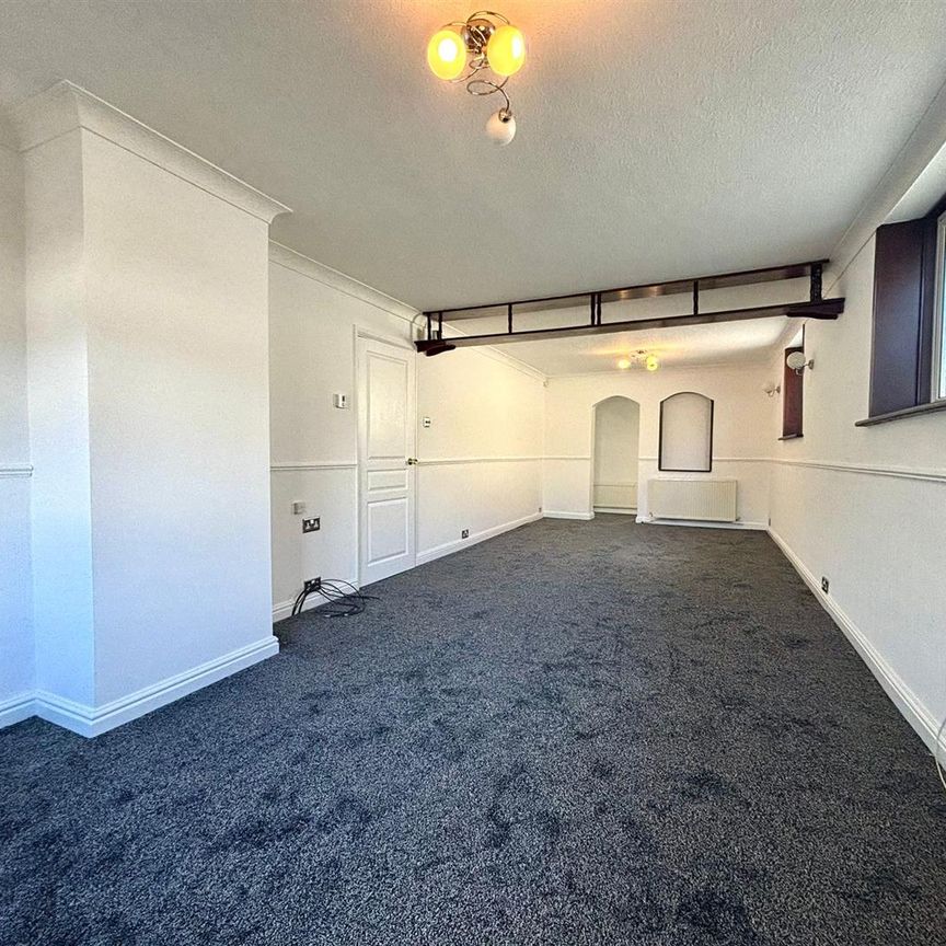 Bourn Avenue, Hillingdon, UB8 - Photo 1