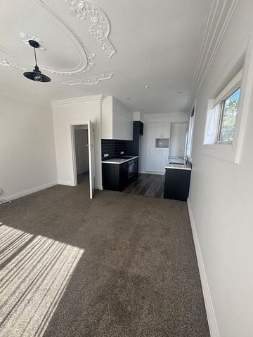 Sunny Brighton 3 Bedroom Home - Photo 3