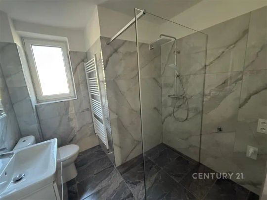 Zrekonstruovaný byt v cihlovém domě, 77 m - Fotografie 1