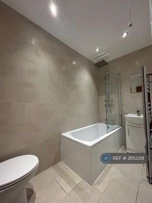 4 bedroom terraced house to rent - Photo 1