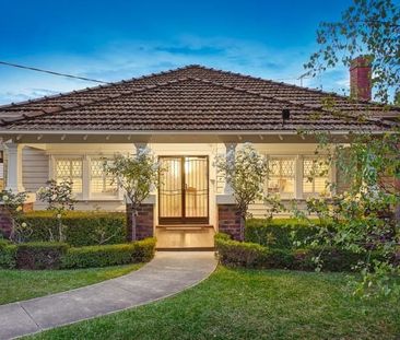 Charming Renovated Californian Bungalow Perfect for Family Living - Photo 6