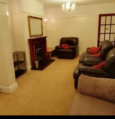 3 Bed Semi-Detached House, Russell Drive, NG8 - Photo 1