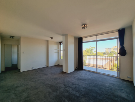 Well-Appointed One Bedroom Apartment in Centennial Park - Photo 2