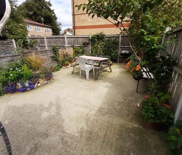 Room in a Shared House, Albert Square, E15 - Photo 6