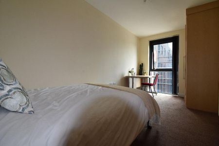 4 bedroom apartment to rent - Photo 4