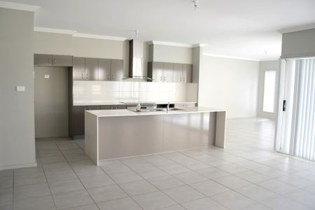 13E Wilton Drive, East Maitland NSW 2323 - Photo 5