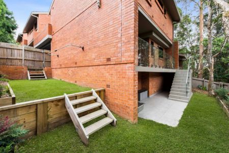 Family-sized living in a tightly held village-side setting - Photo 2