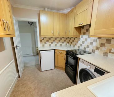 3 bedroom semi-detached bungalow to rent - Photo 6