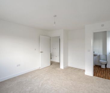 4 bedroom detached house to rent - Photo 3