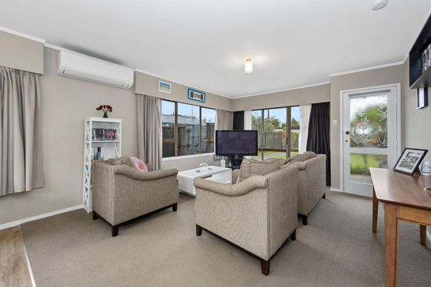 Charming Two Bedroom Unit - Photo 1