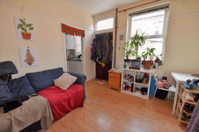 1 bedroom House in Autumn Avenue, Leeds - Photo 4