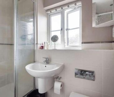 Maidenhead, Berkshire, SL6 - Photo 2