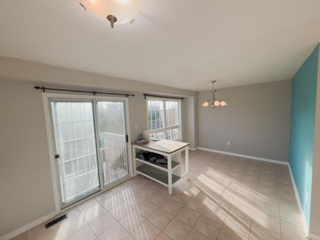 For Lease - 395 Flagstone Way, Newmarket, Ontario - Photo 4
