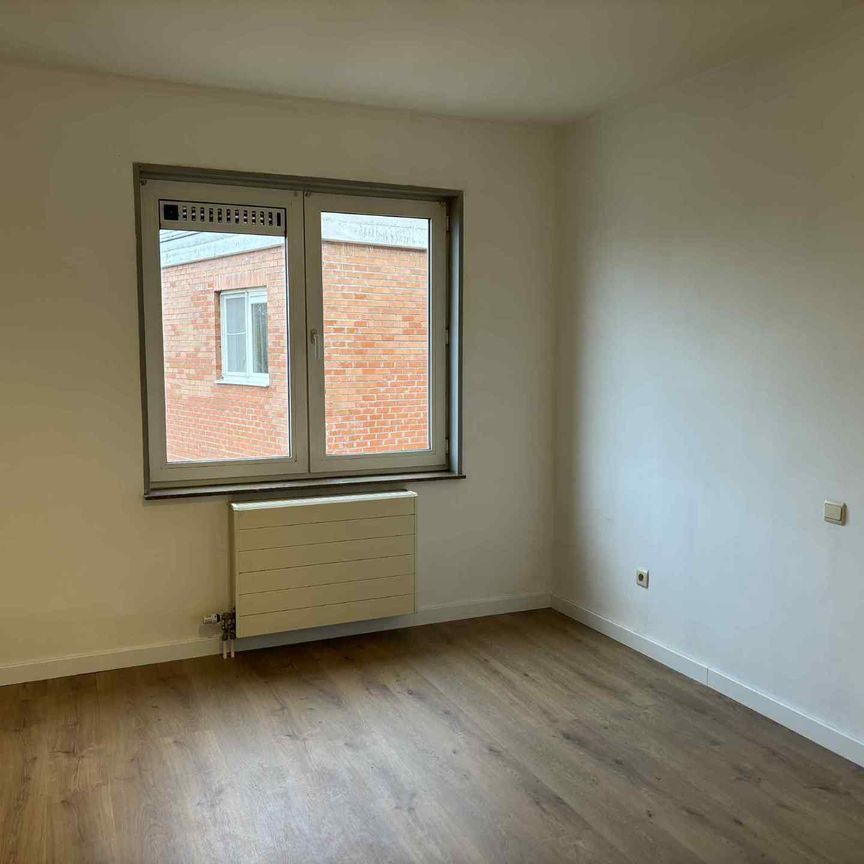 HERZELE - Ruim appartement vlakbij station - Foto 1