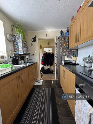 2 bedroom semi-detached house to rent - Photo 5