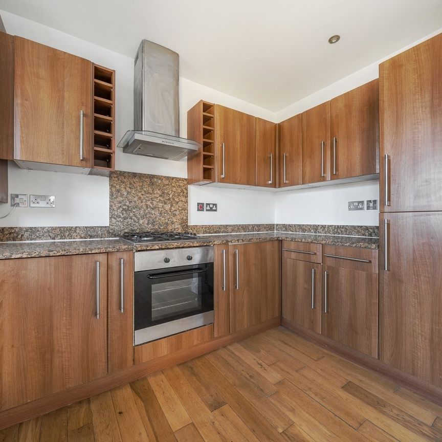 Flat to rent - Mayplace Road East, Bexleyheath, DA7 - Photo 1