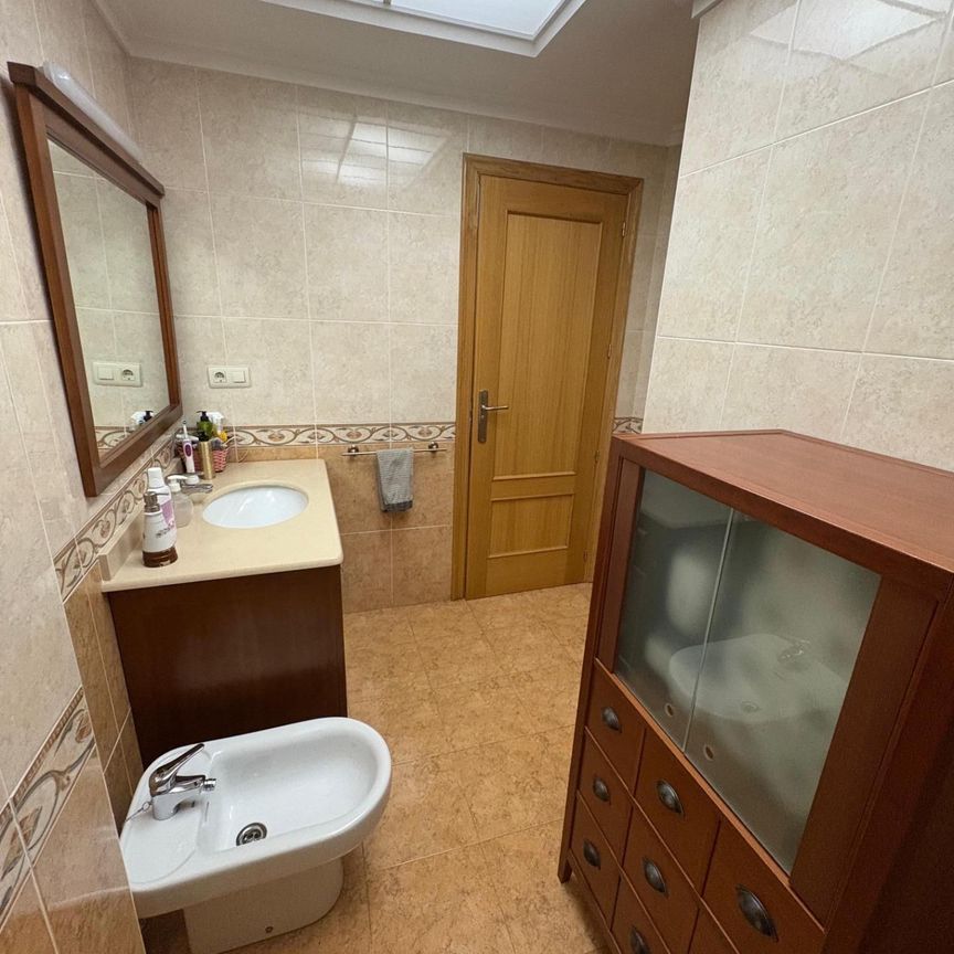 Piso de alquiler en Calle Rosalía de Castro, San Pedro - Photo 1