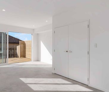 Two bedroom townhouse! - Photo 3