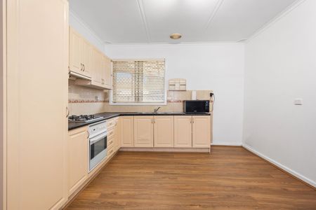 Beautifully renovated home perfectly positioned in the heart of town - Photo 4